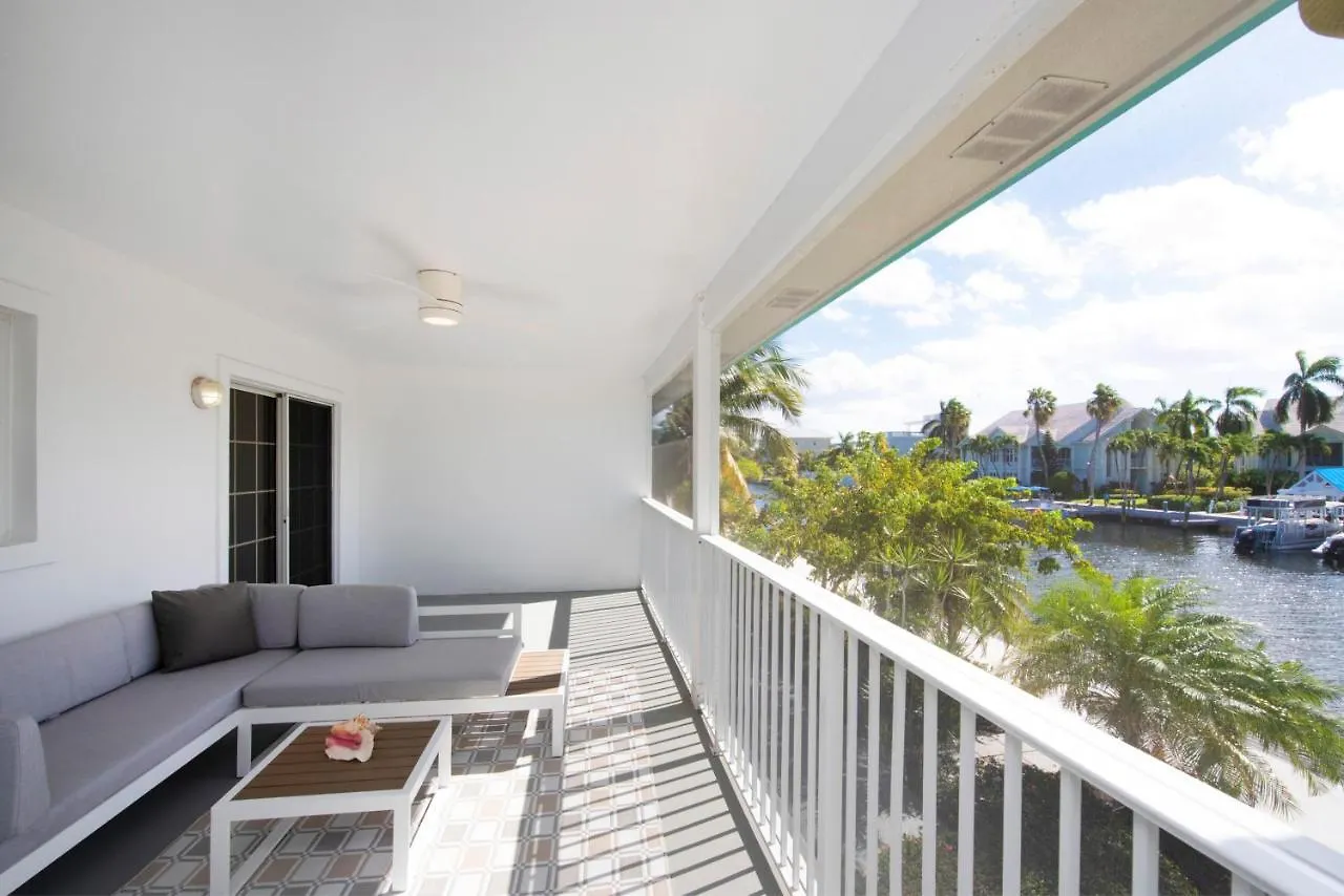 Snug Harbour View Condo #9 George Town 0*,