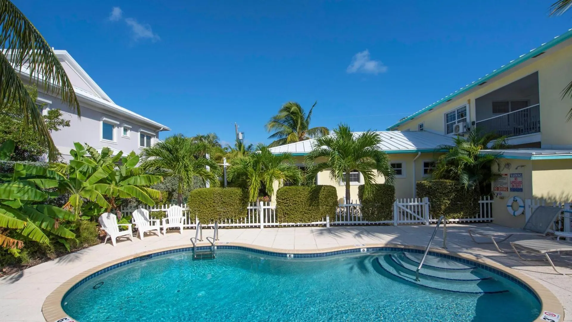 Snug Harbour View Condo #9 George Town Holiday home